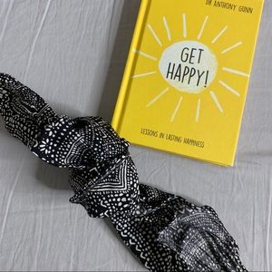 4 for $30 🌸 NWOT Black & White Accessory Bandana